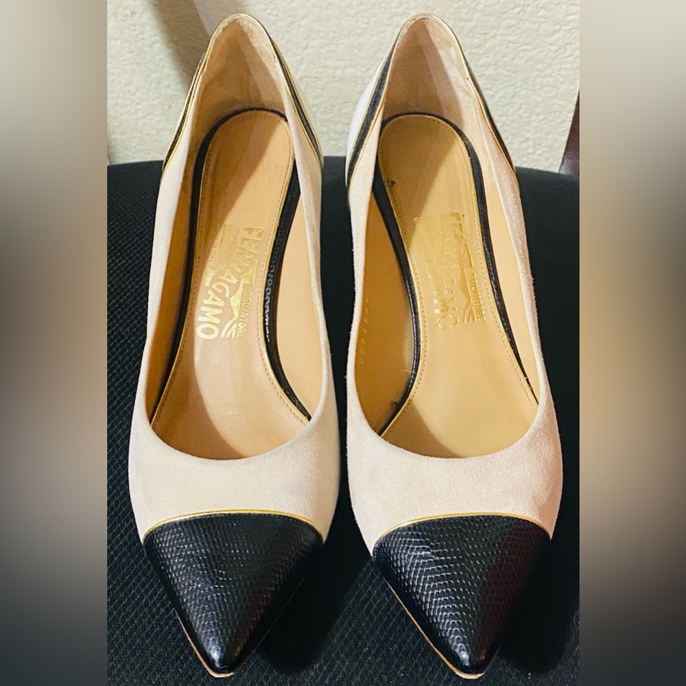 Salvatorre Ferragamo  Beige and Black Pumps 2in Gold heels